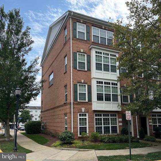 RESIDENCES AT LANSDOWNE - Residential Lease