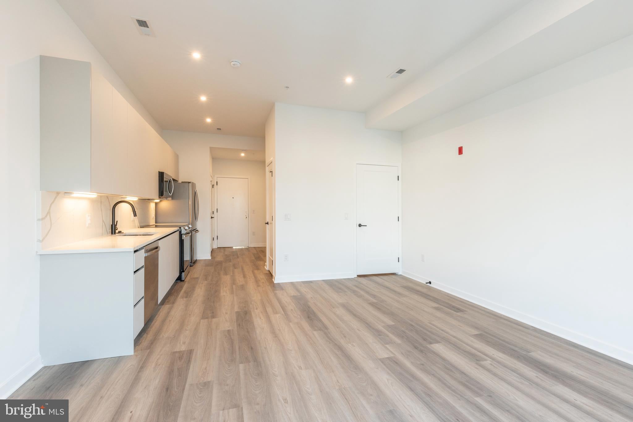 3120 W JEFFERSON STREET 404