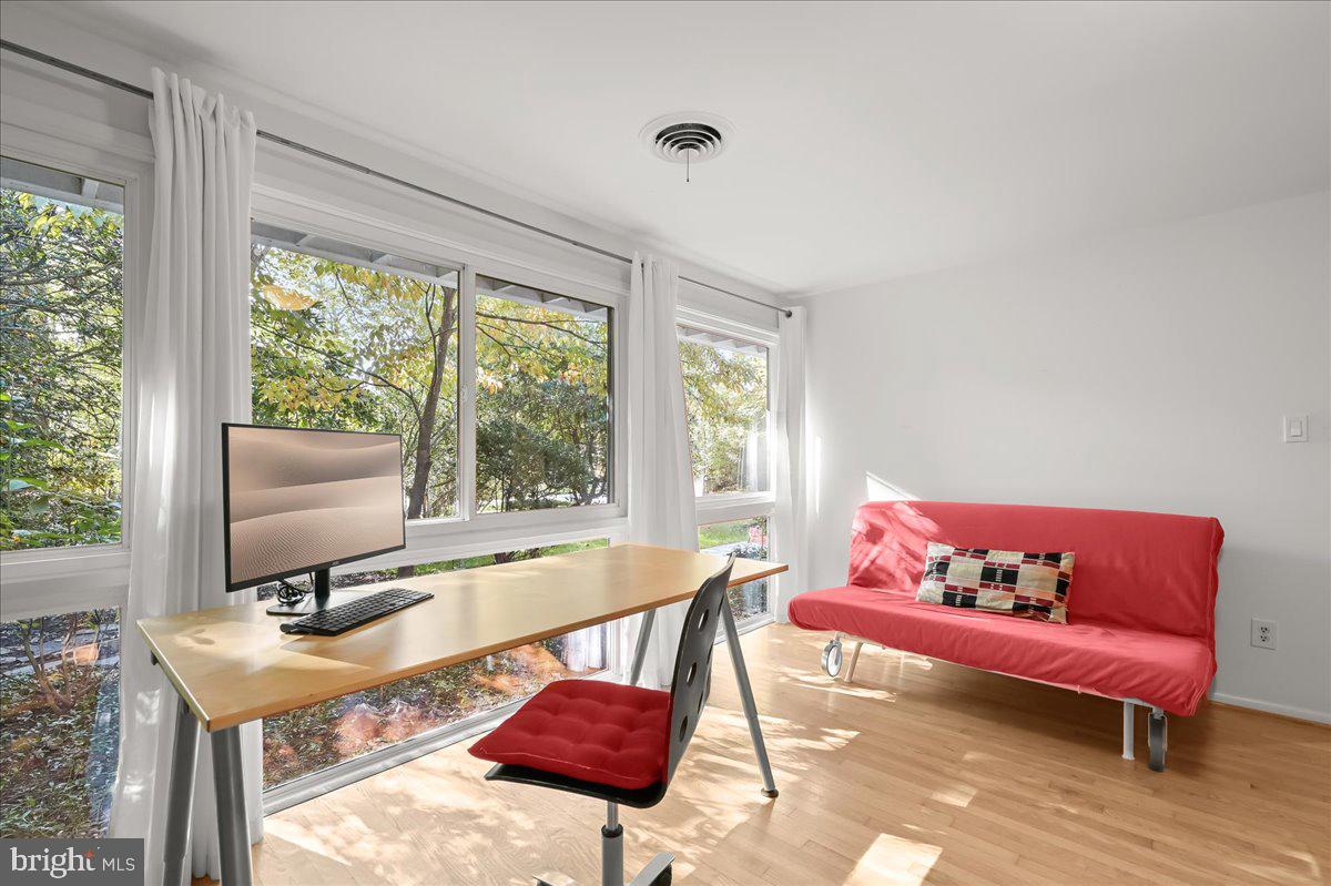 CARDEROCK SPRINGS - Residential