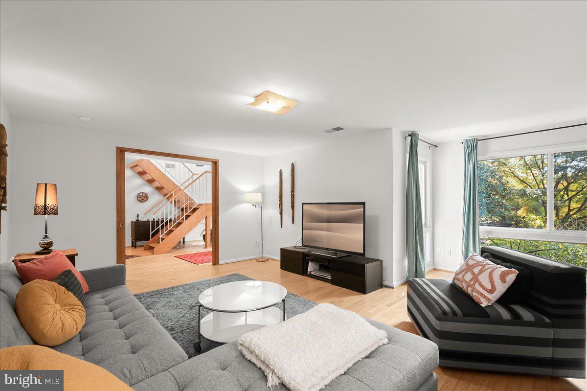 CARDEROCK SPRINGS - Residential