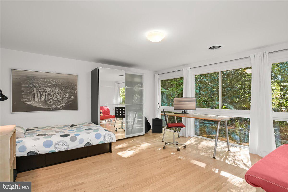 CARDEROCK SPRINGS - Residential