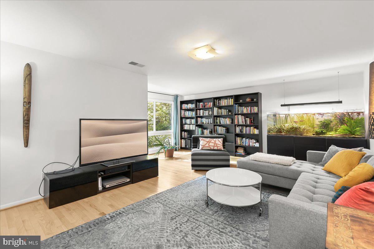 CARDEROCK SPRINGS - Residential