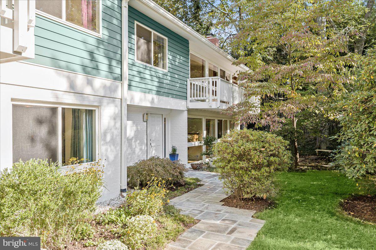 CARDEROCK SPRINGS - Residential