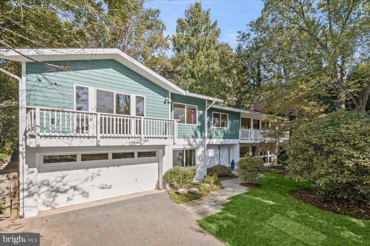 CARDEROCK SPRINGS - Residential