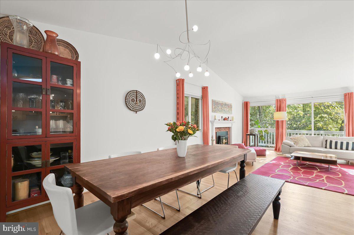 CARDEROCK SPRINGS - Residential