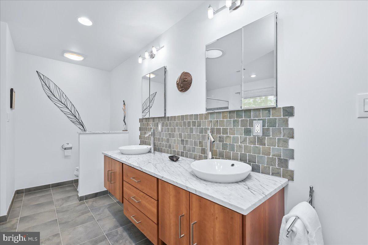 CARDEROCK SPRINGS - Residential