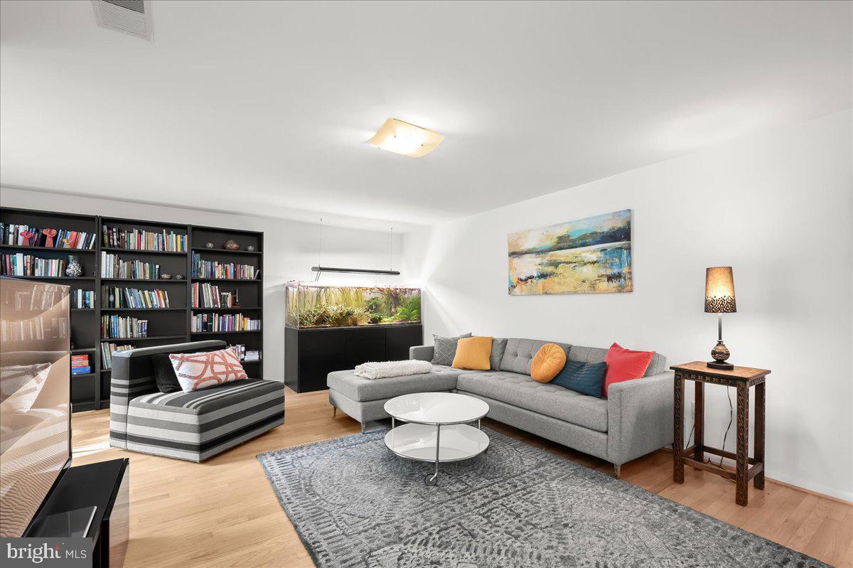 CARDEROCK SPRINGS - Residential