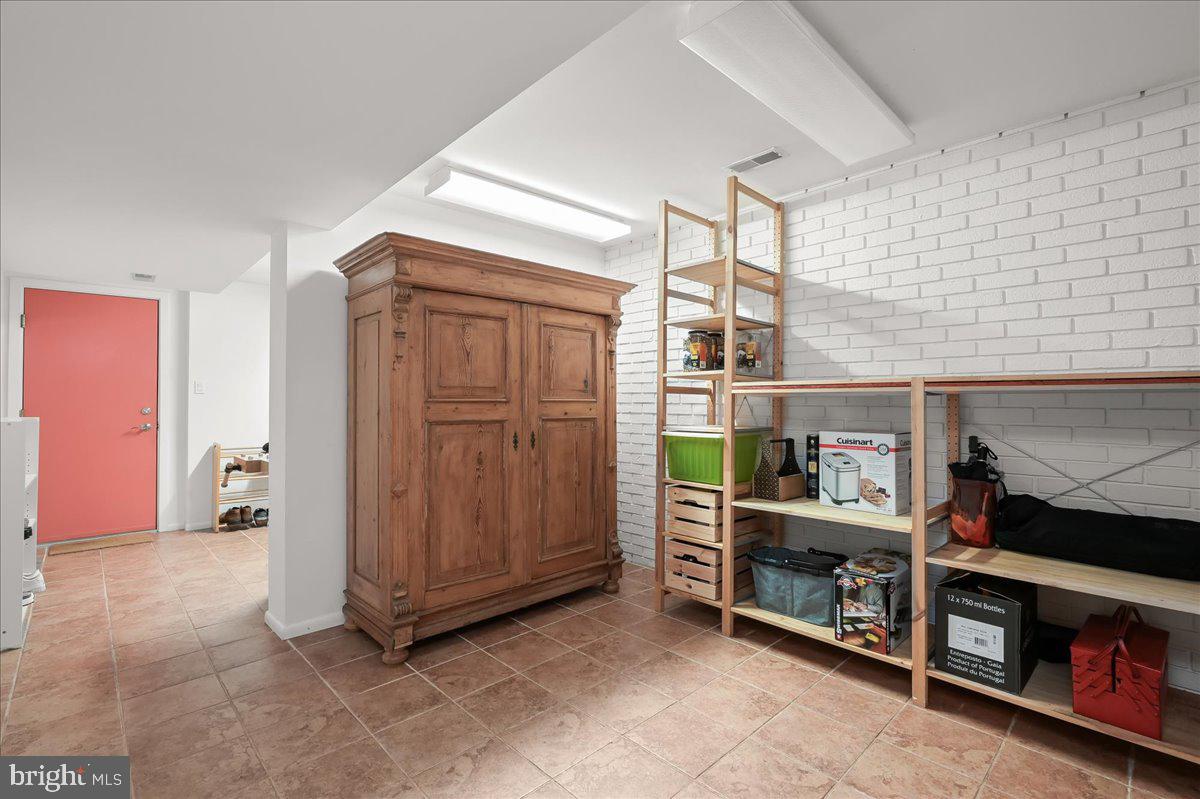 CARDEROCK SPRINGS - Residential