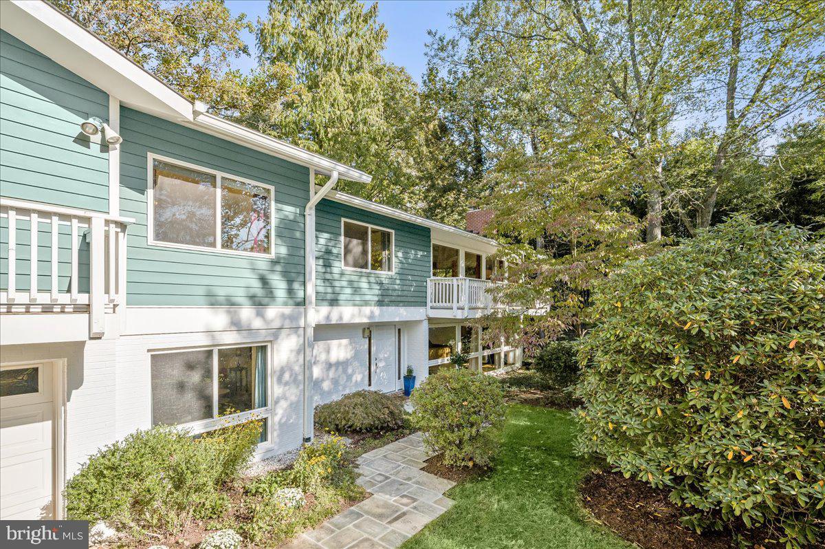 CARDEROCK SPRINGS - Residential