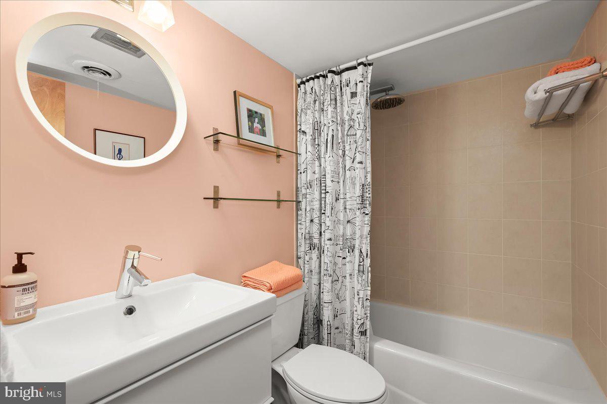 CARDEROCK SPRINGS - Residential