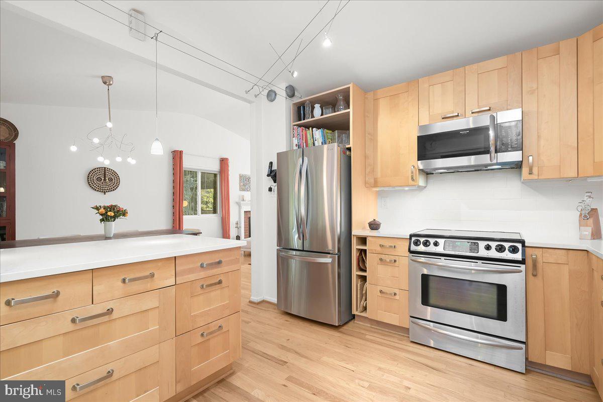 CARDEROCK SPRINGS - Residential