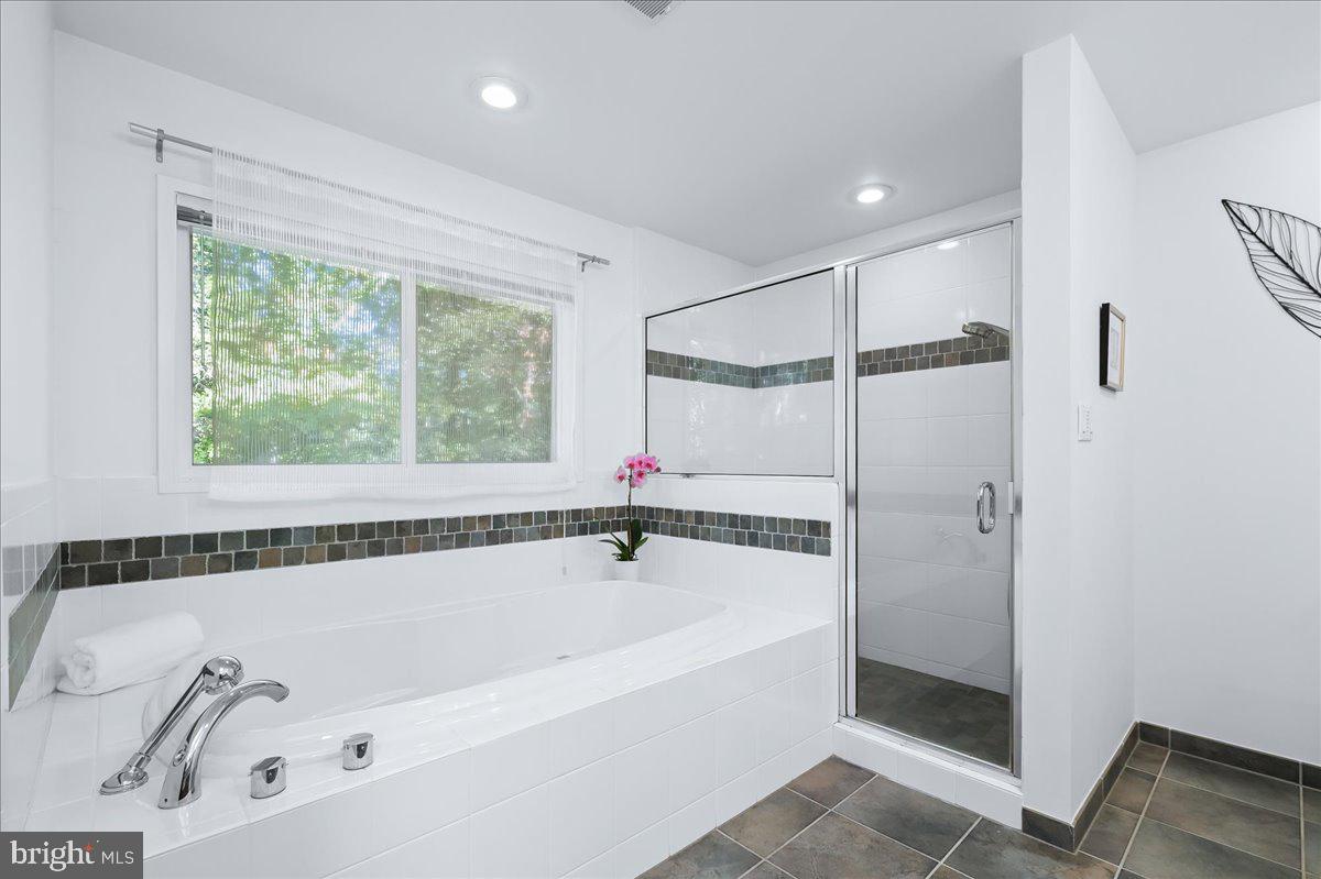 CARDEROCK SPRINGS - Residential