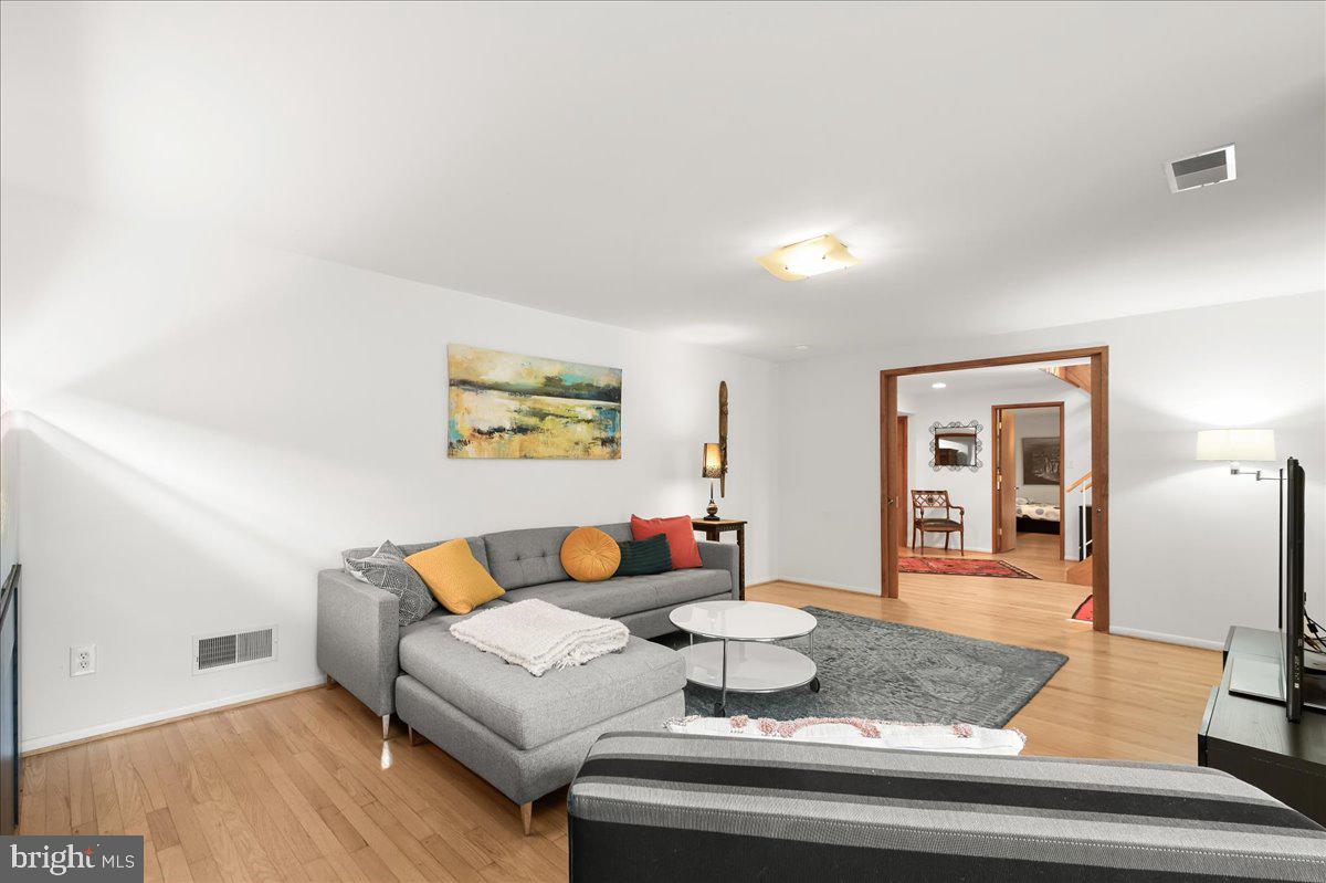 CARDEROCK SPRINGS - Residential