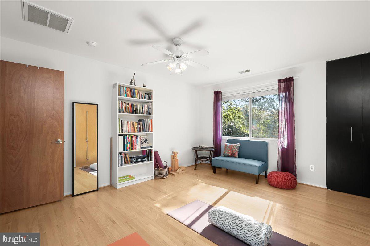 CARDEROCK SPRINGS - Residential