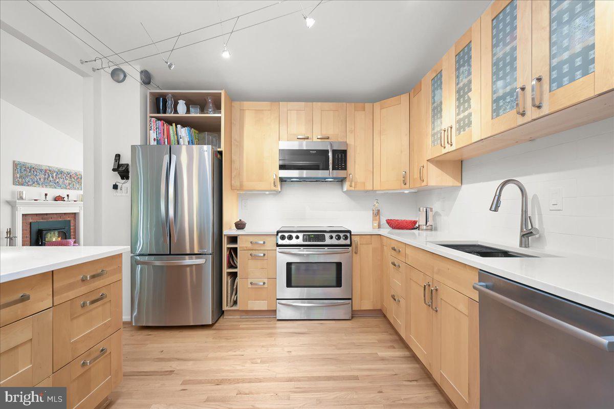 CARDEROCK SPRINGS - Residential