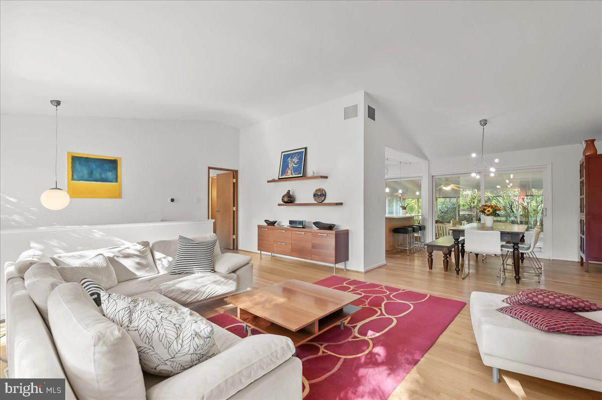 CARDEROCK SPRINGS - Residential