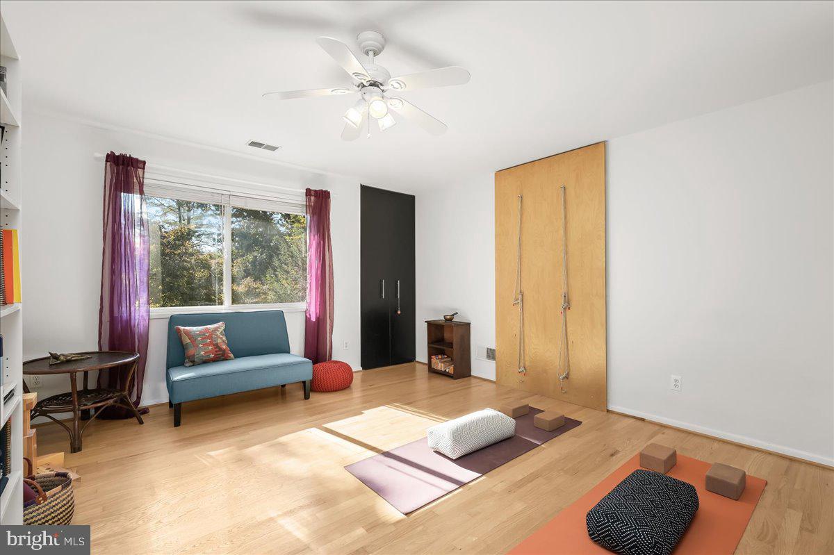 CARDEROCK SPRINGS - Residential