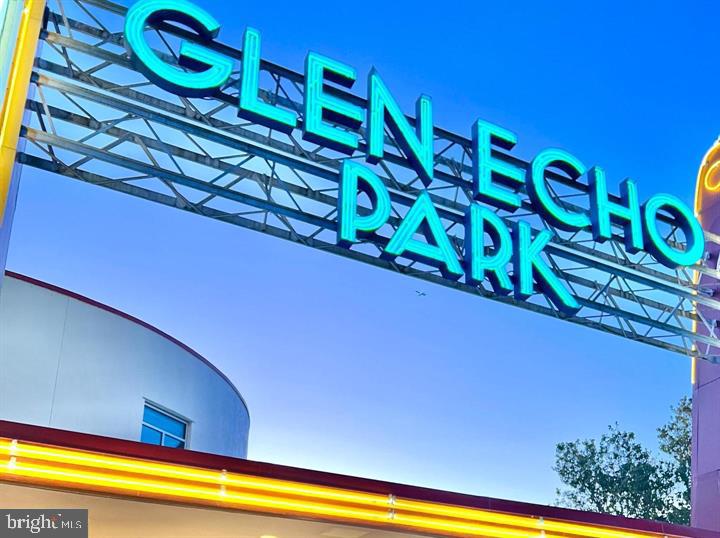 CARDEROCK SPRINGS - Residential