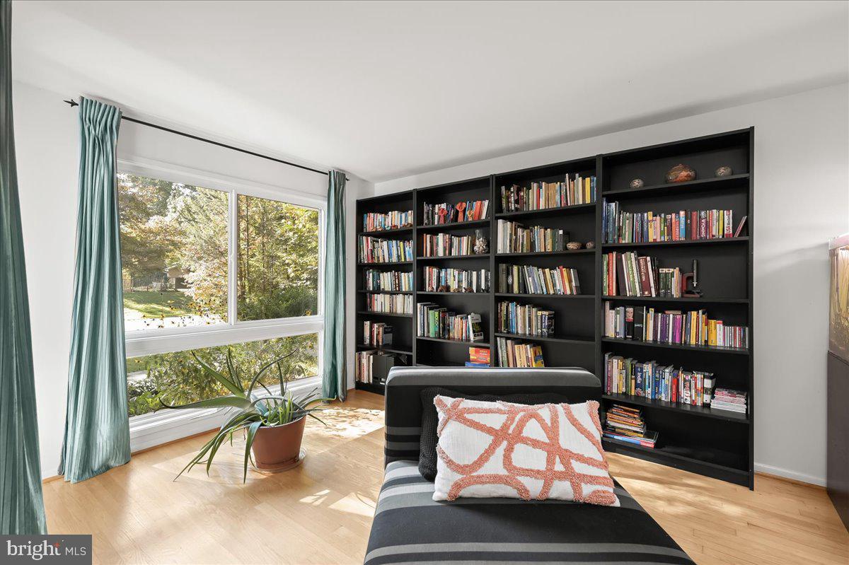 CARDEROCK SPRINGS - Residential