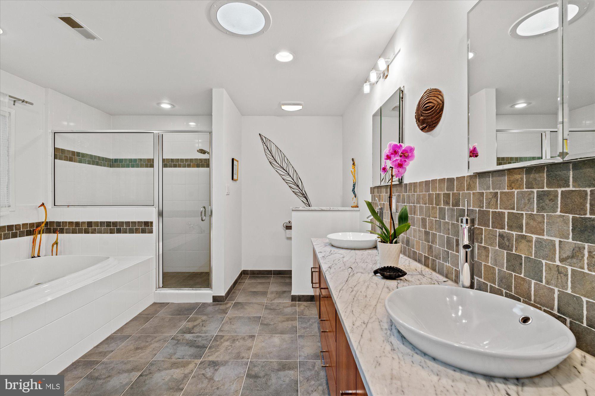 CARDEROCK SPRINGS - Residential