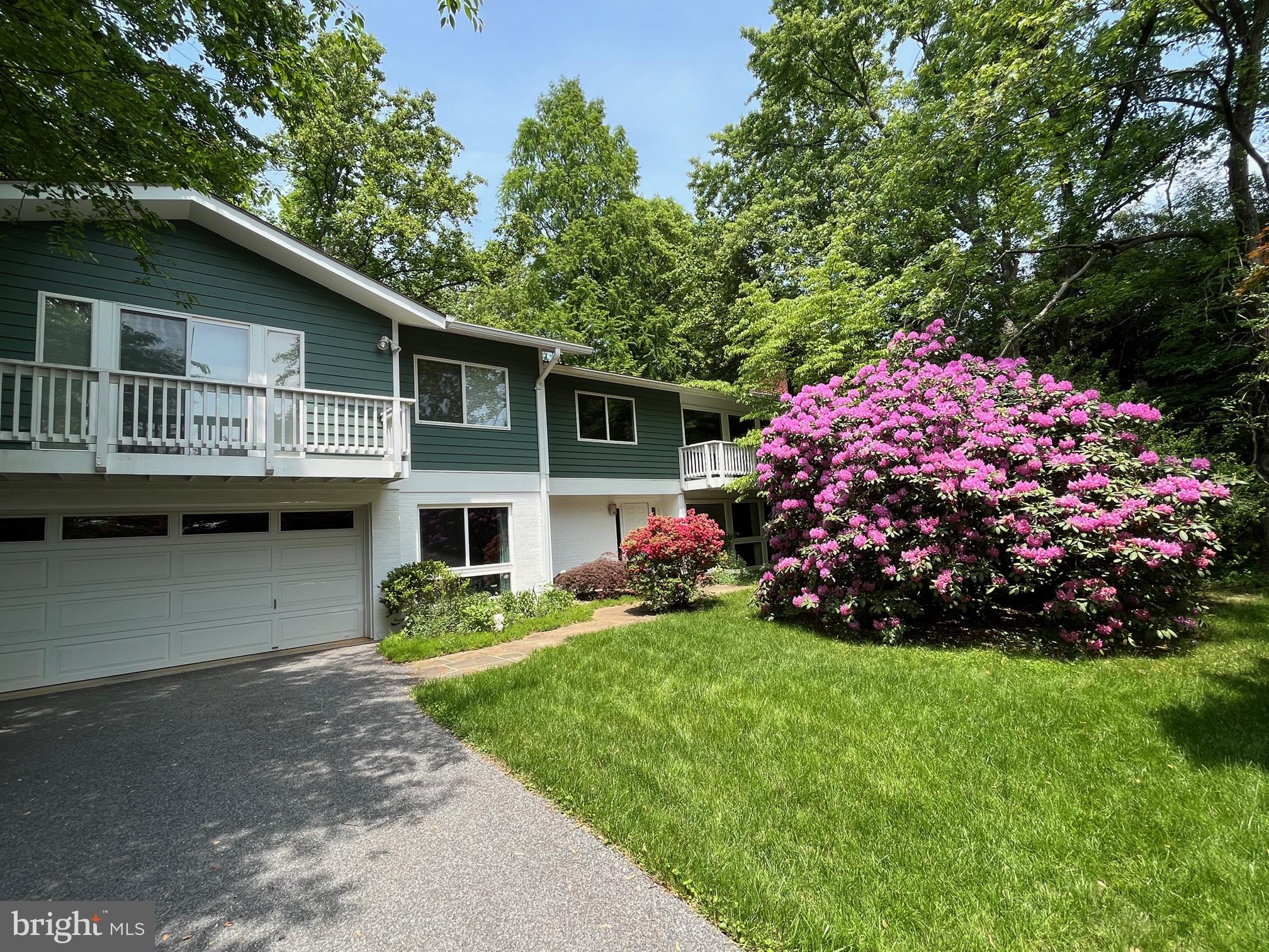 CARDEROCK SPRINGS - Residential