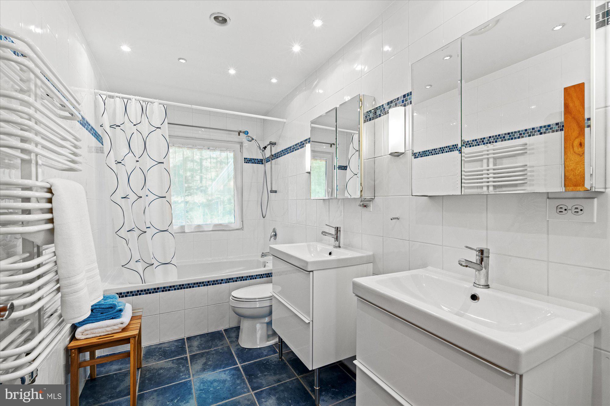 CARDEROCK SPRINGS - Residential