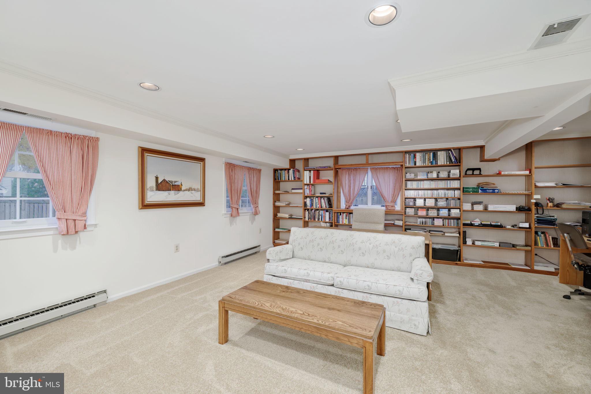 STONEYBROOKE - Residential