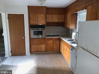 MAKEFIELD RD VILLA - Residential