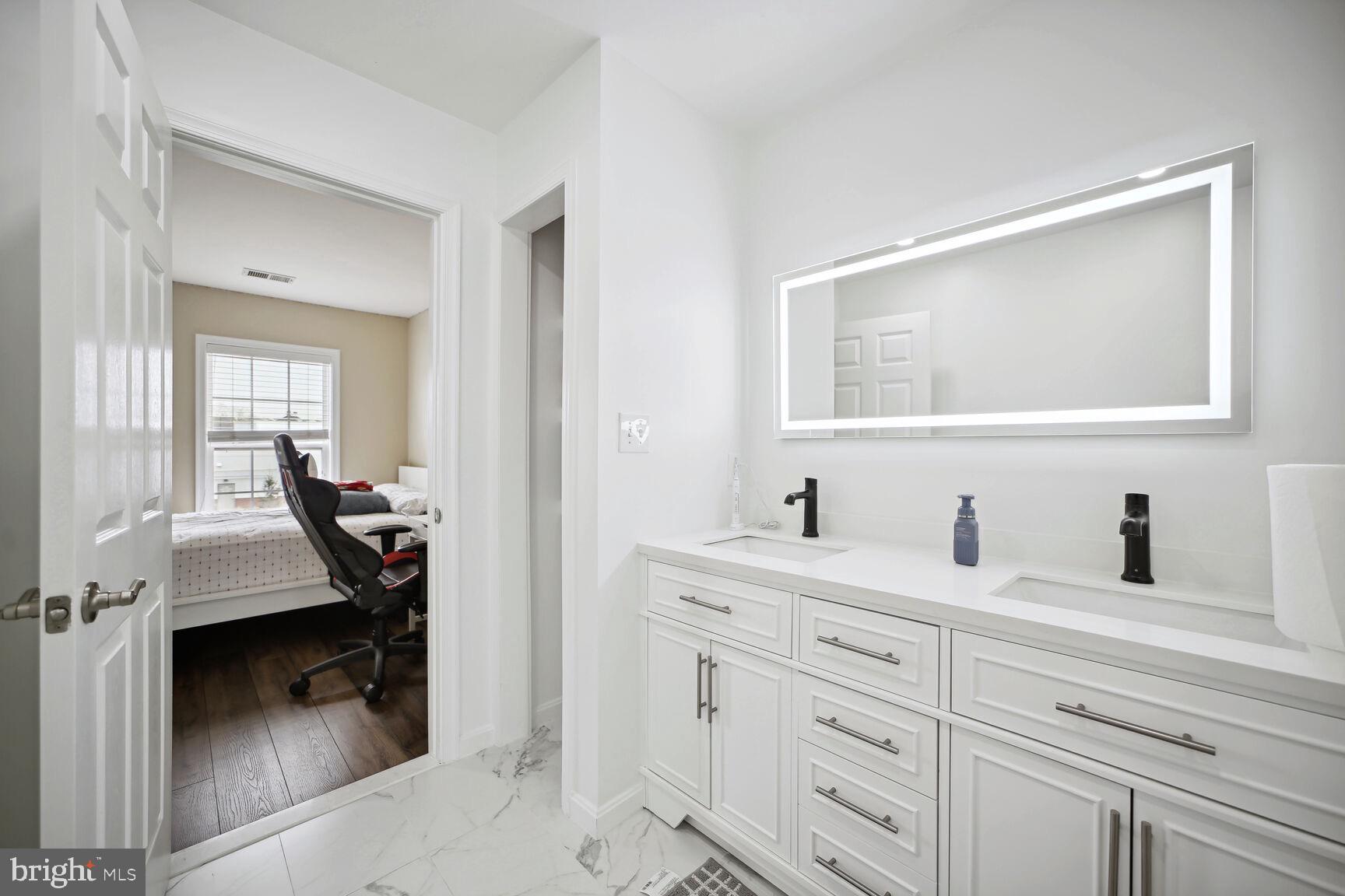 PORT POTOMAC - Residential