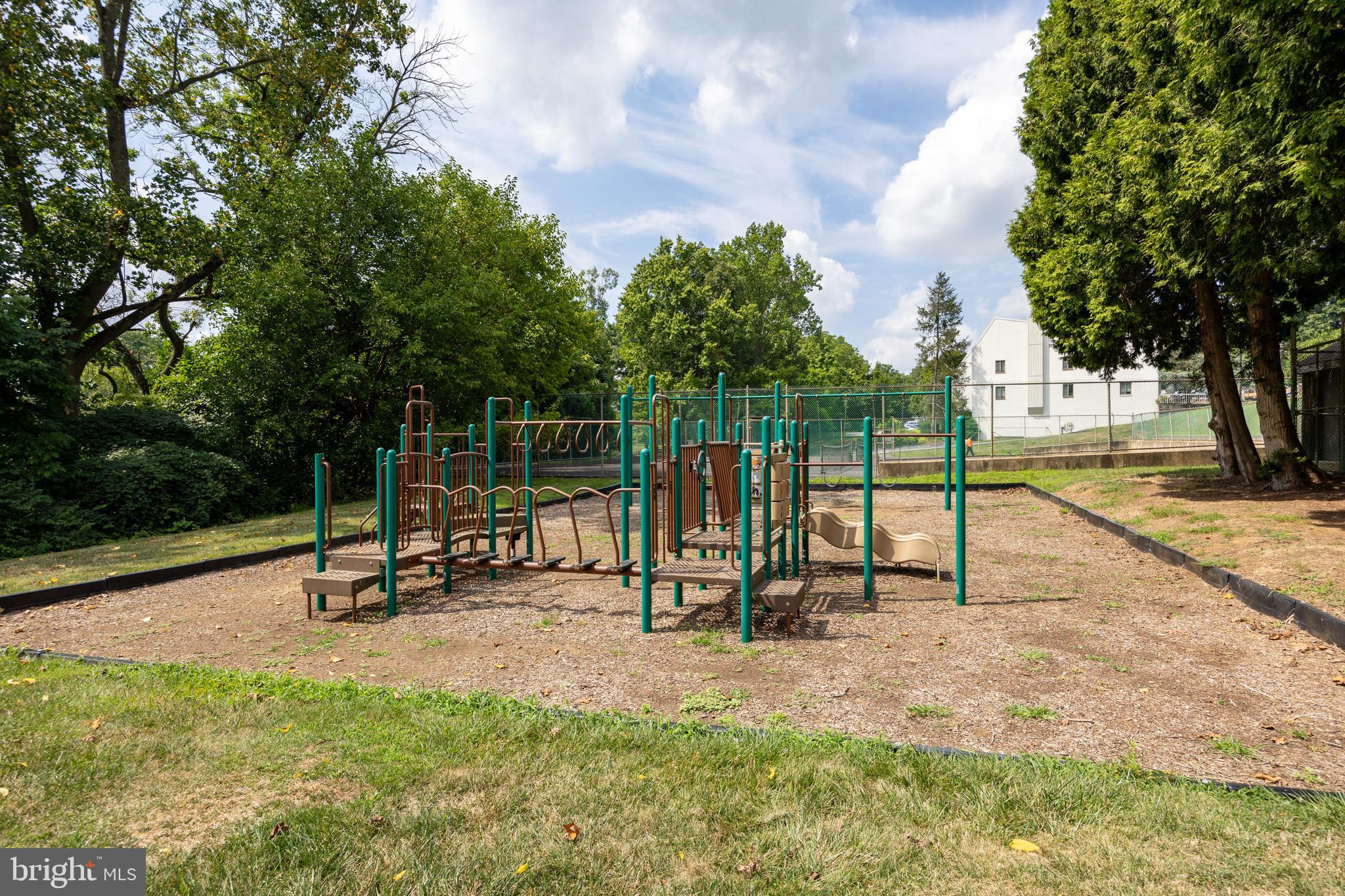 SUMMIT HOUSE - Residential