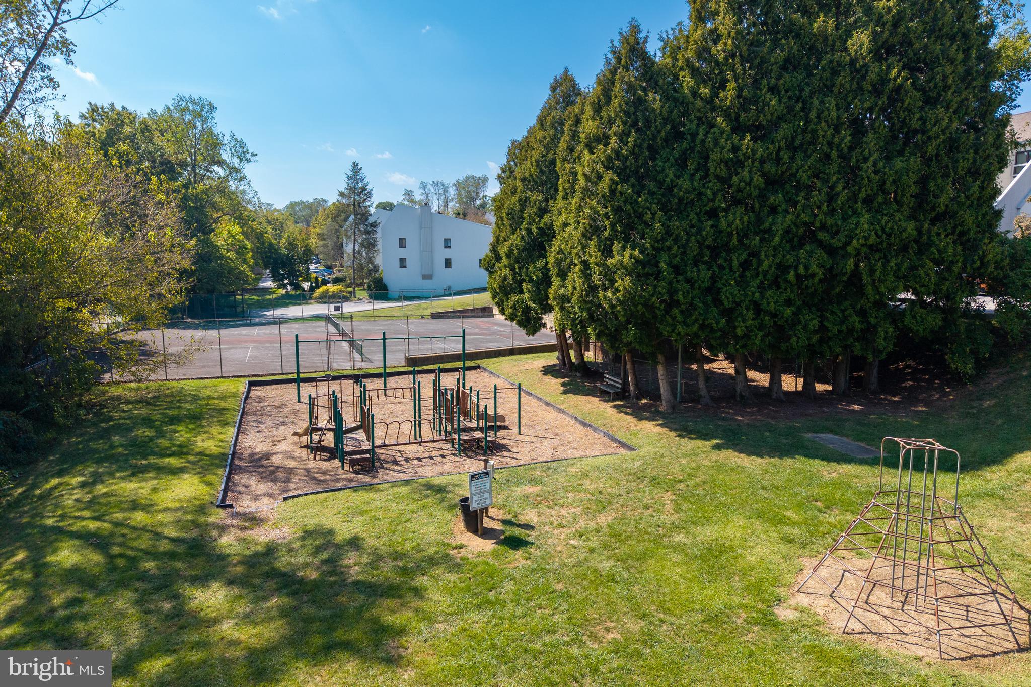 SUMMIT HOUSE - Residential