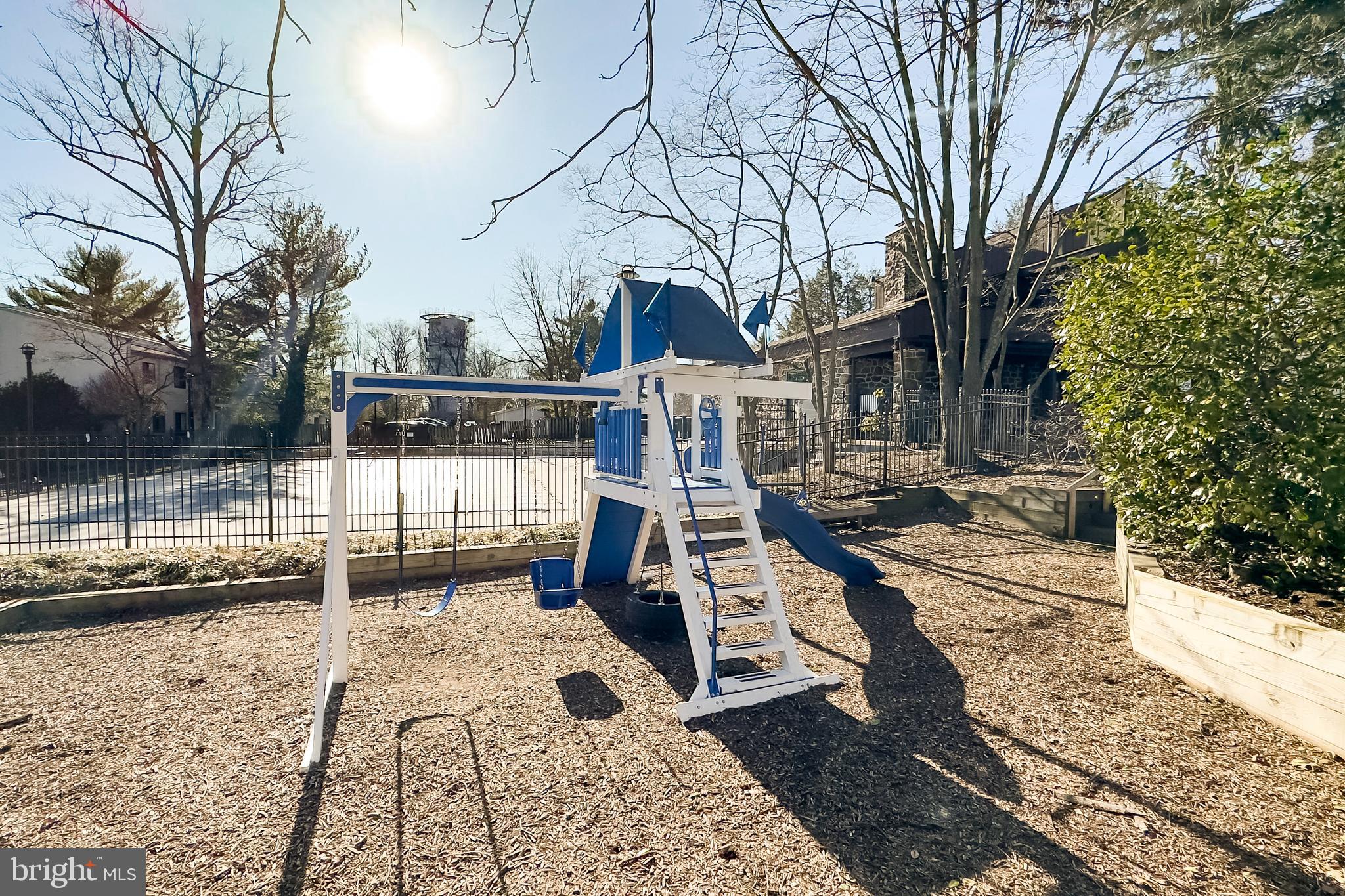 SUMMIT HOUSE - Residential