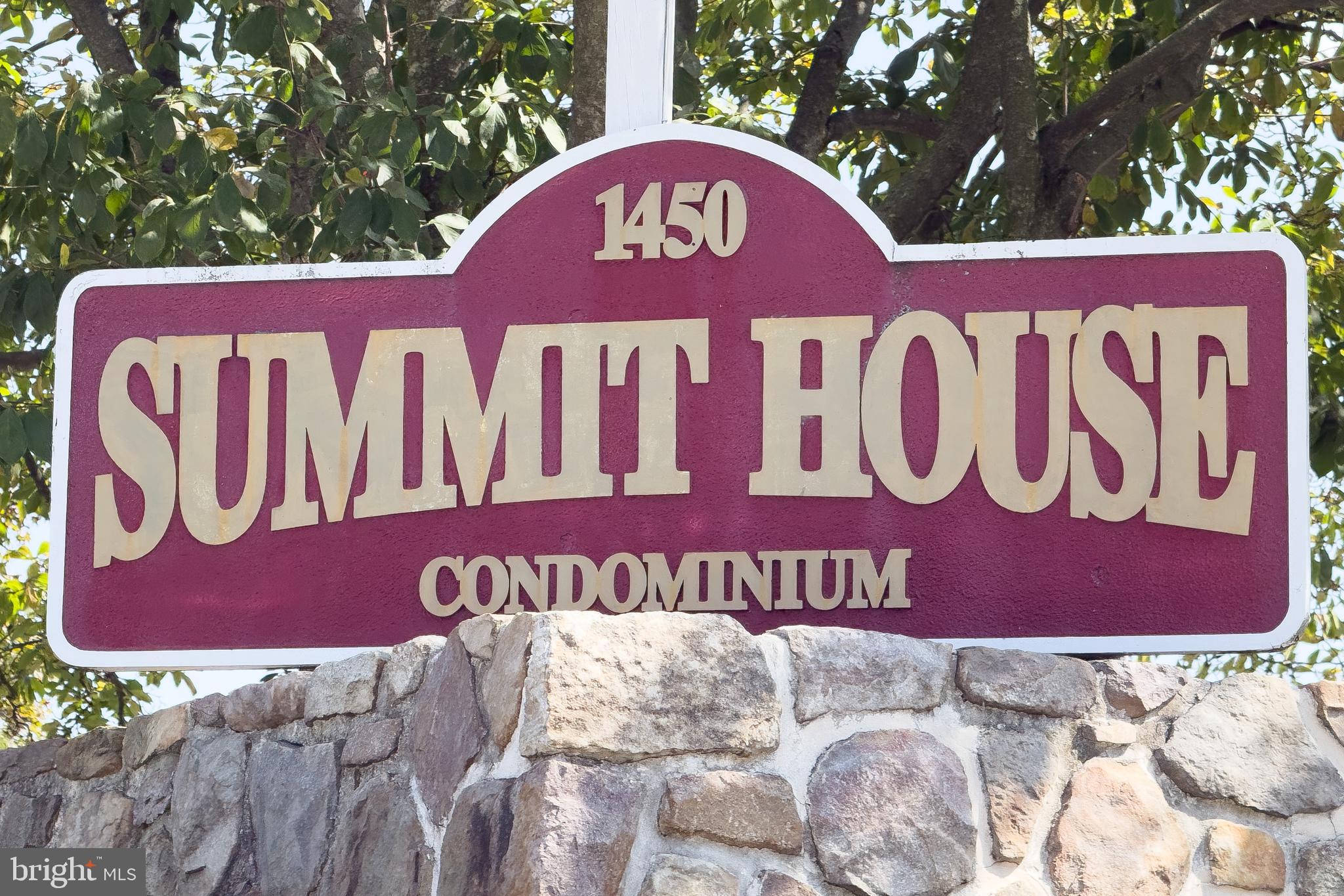 SUMMIT HOUSE - Residential