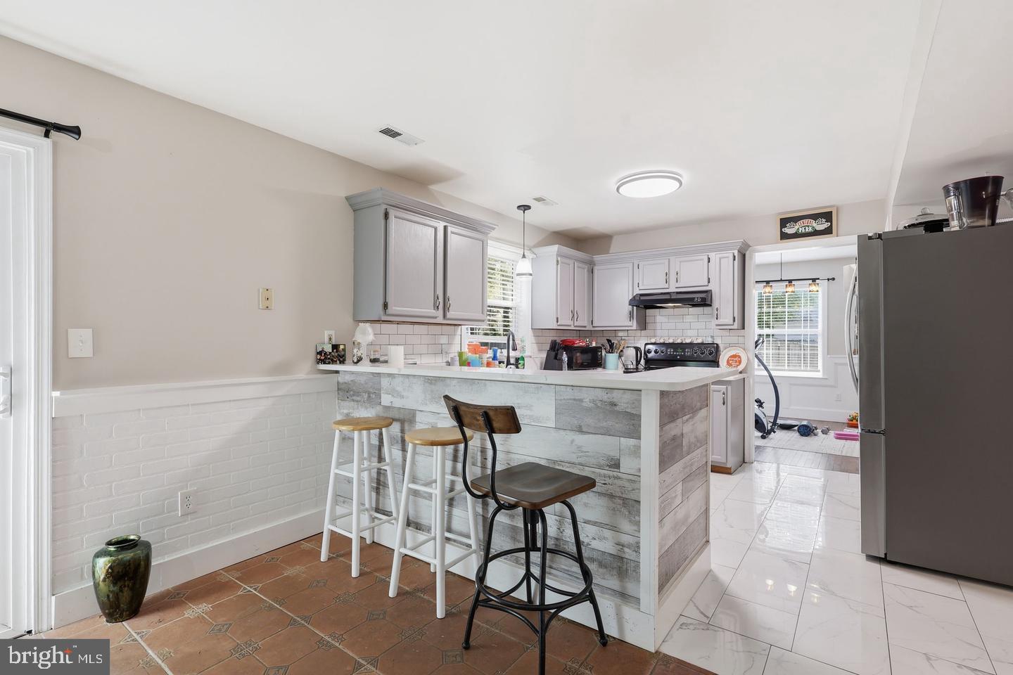 10106 S FULTON DRIVE
