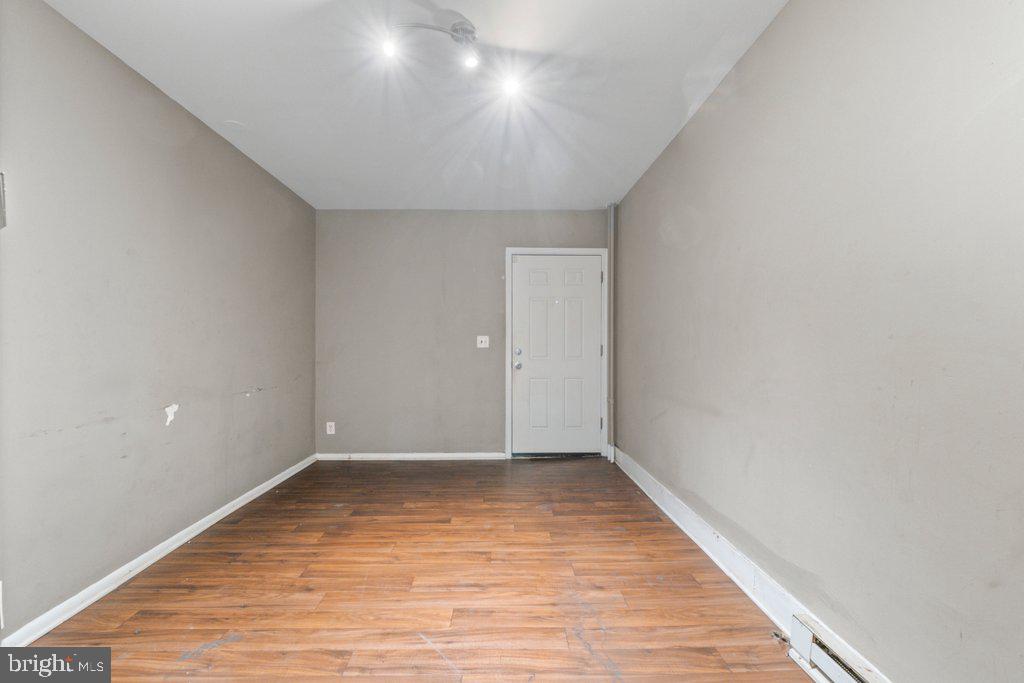 210 E LAFAYETTE AVENUE