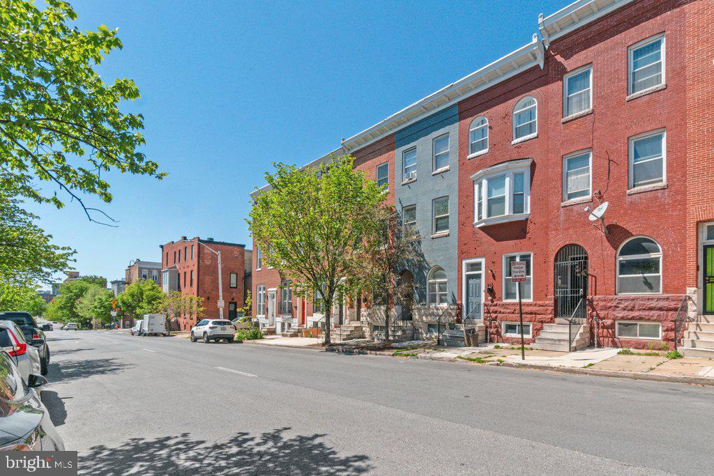 210 E LAFAYETTE AVENUE