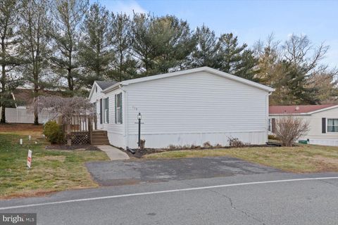 Photo of 128 GREENBRIAR CIR, LANCASTER, PA 17603 (MLS # PALA2029138)