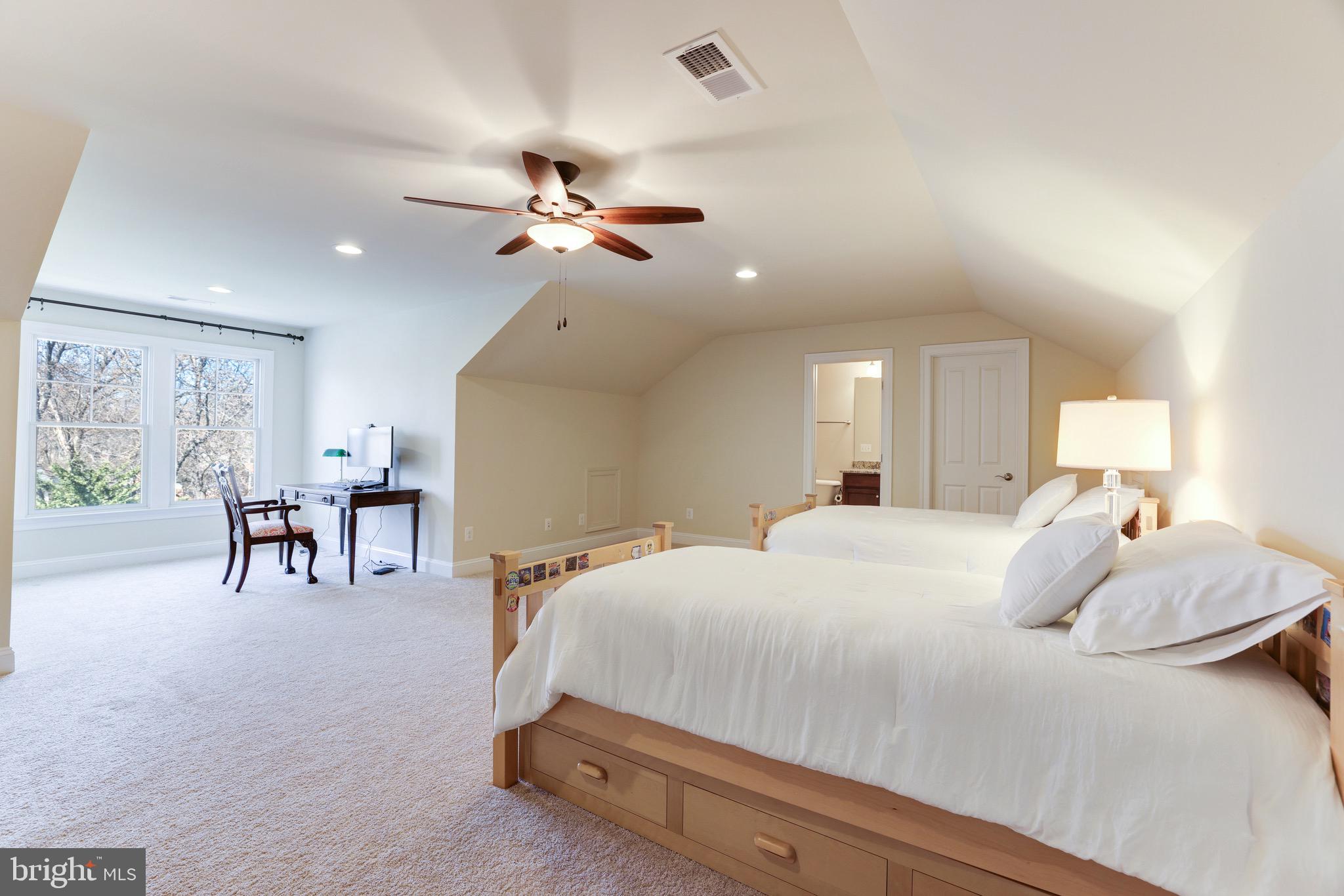 MC LEAN HAMLET - Residential