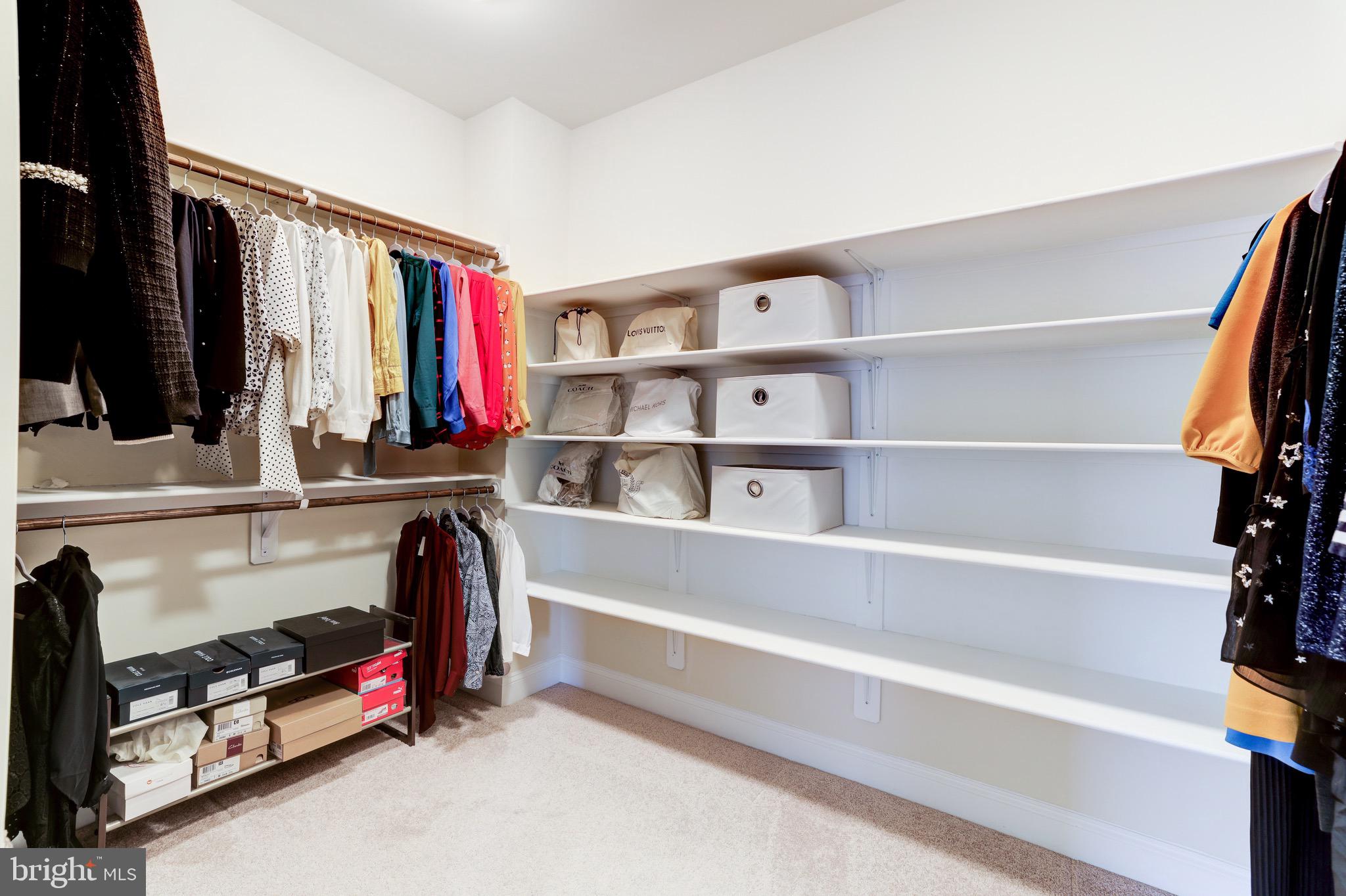 MC LEAN HAMLET - Residential