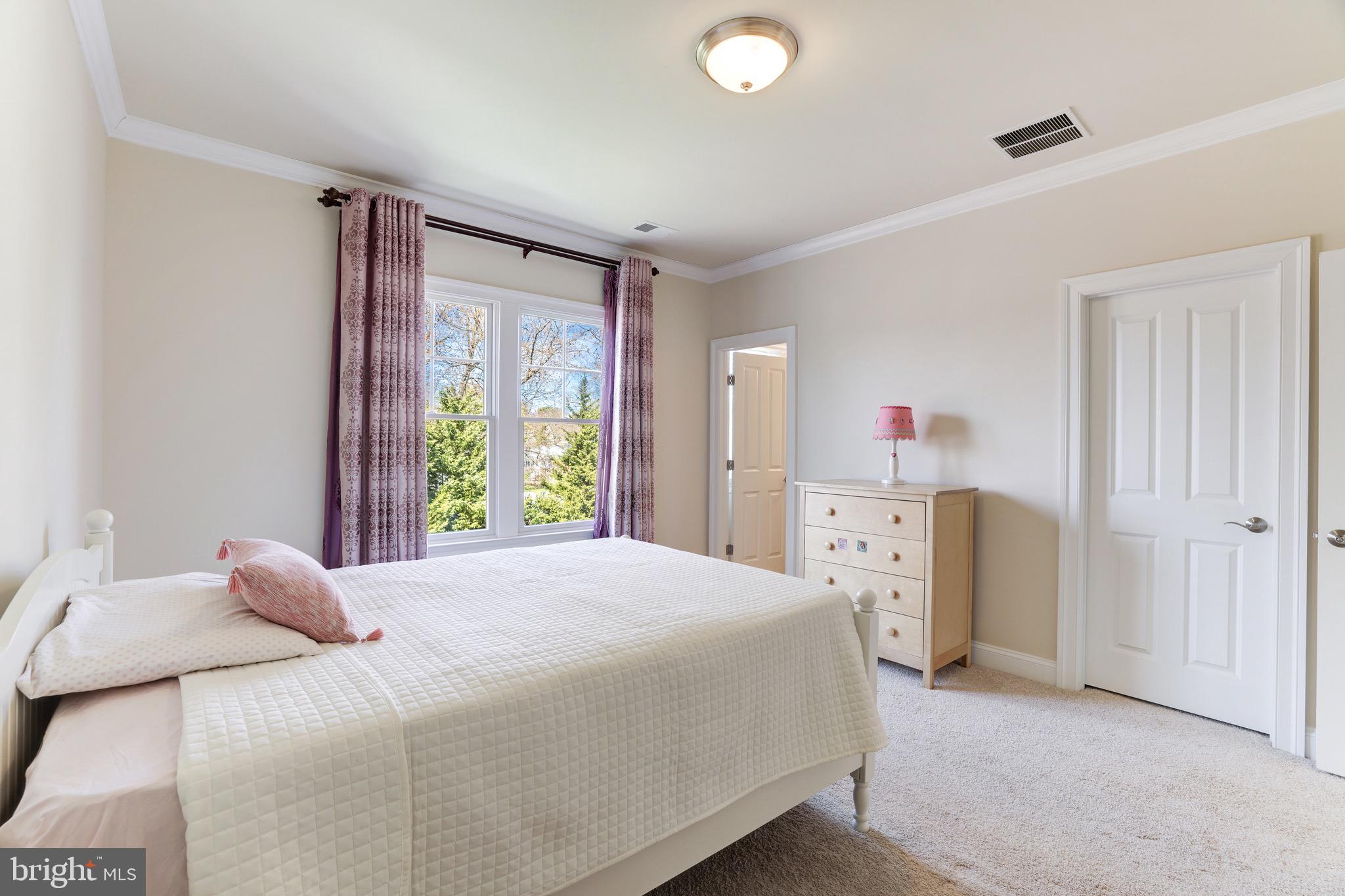 MC LEAN HAMLET - Residential