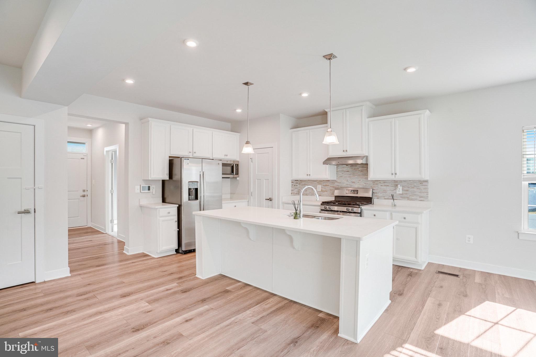 484 BRIDGEPOINT DRIVE