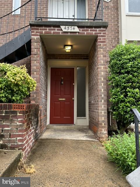 TERRACE TOWNHOUSES OF ANNANDALE - Residential Lease