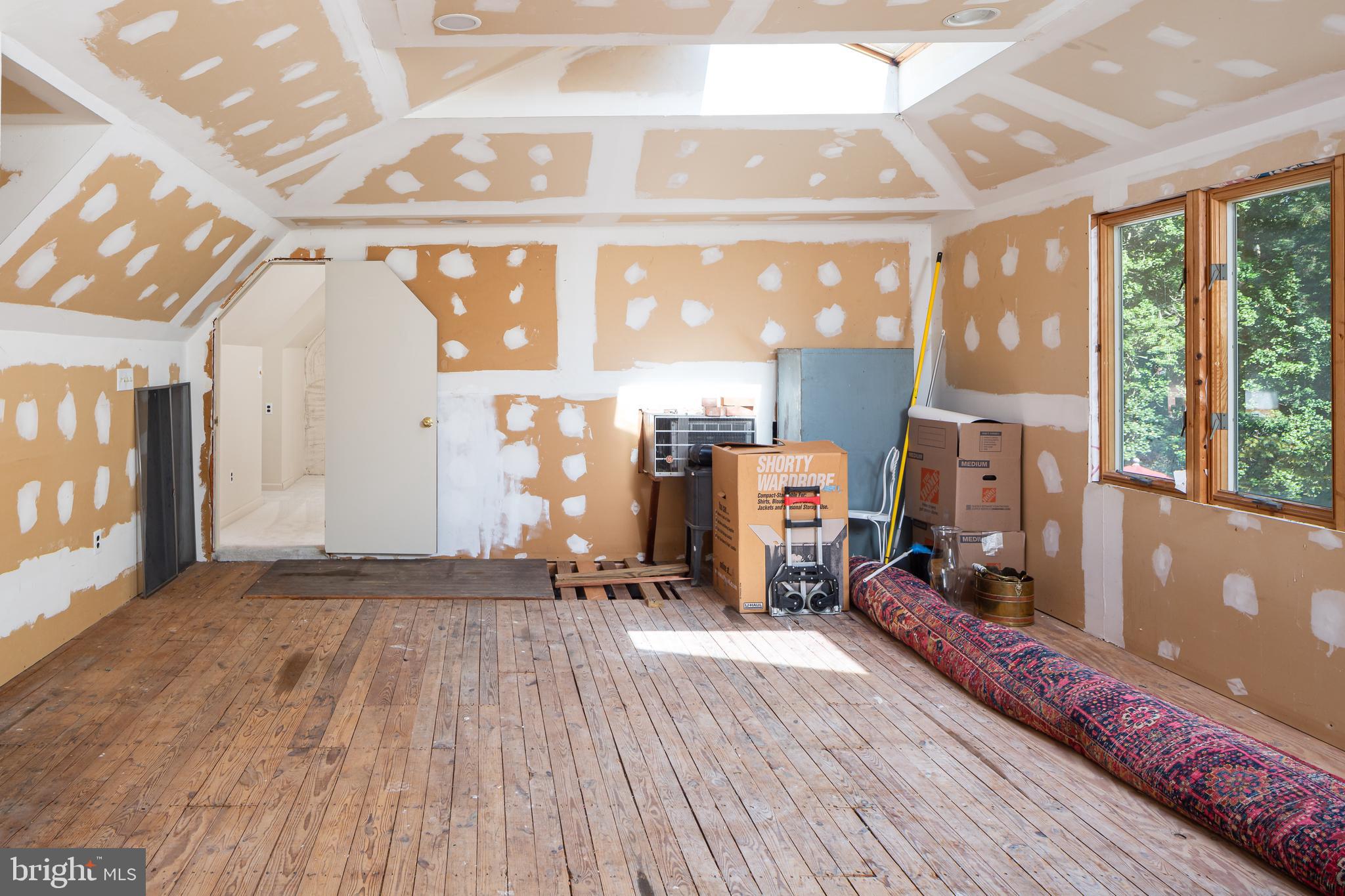 RADNOR HUNT - Residential