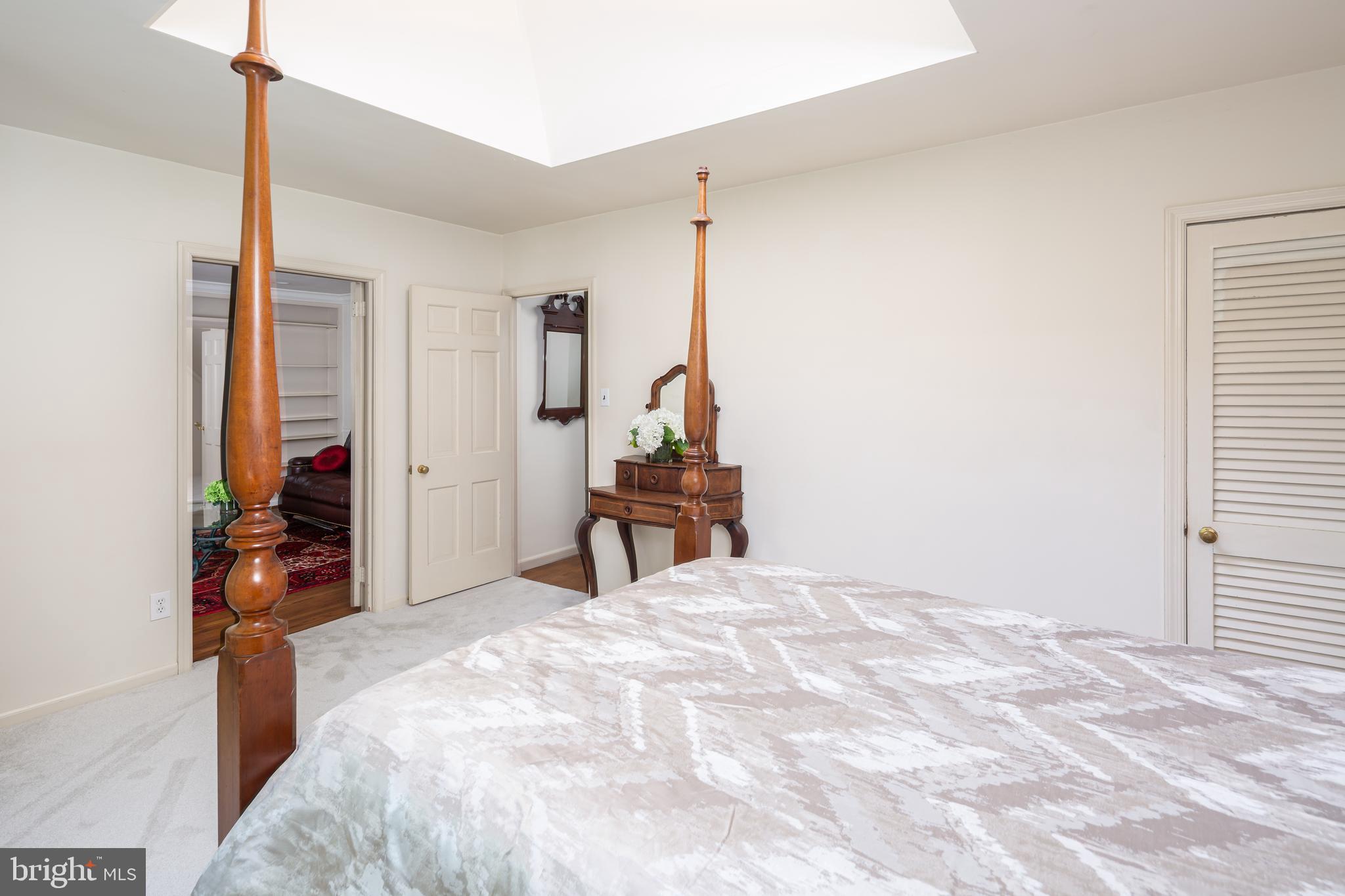 RADNOR HUNT - Residential