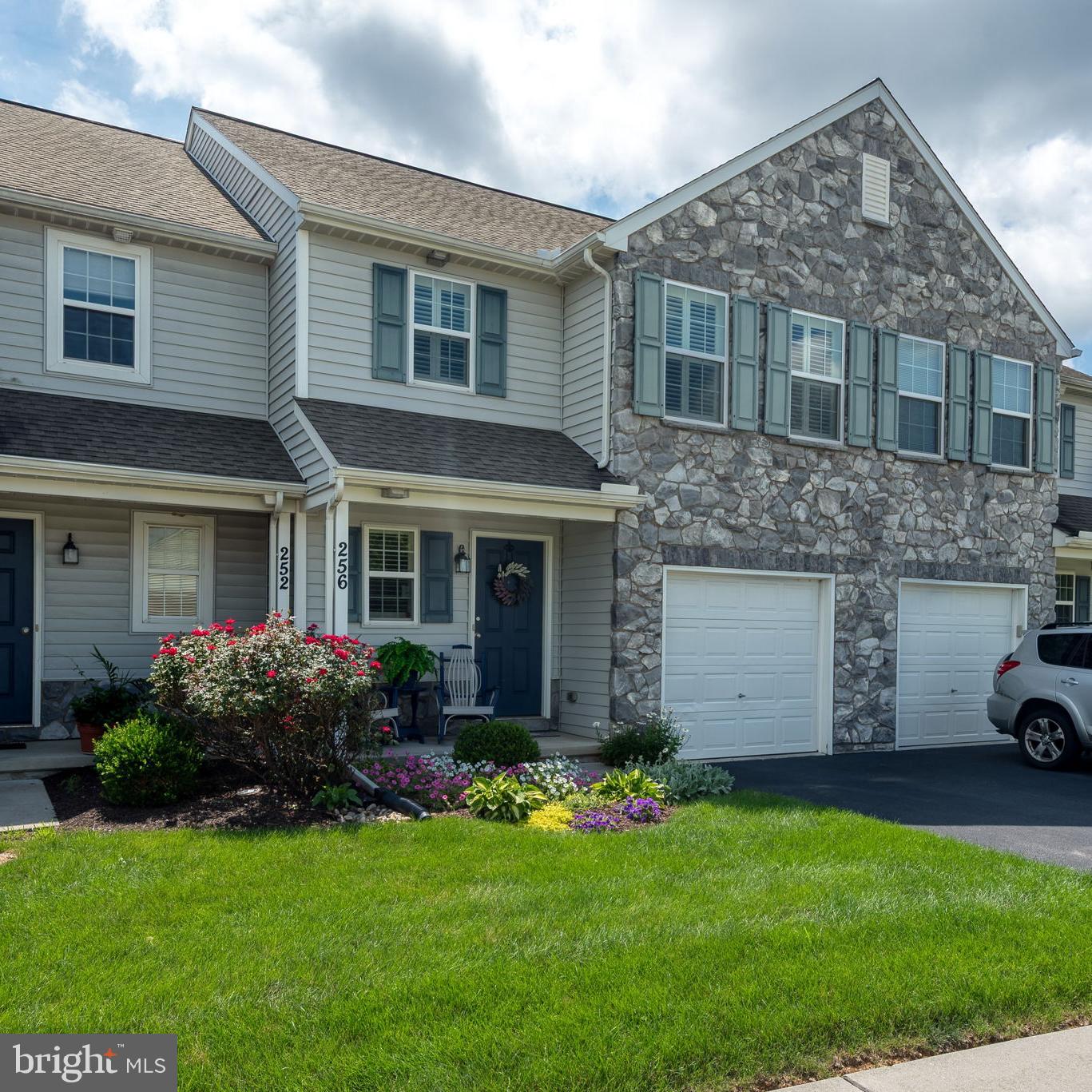 256 S VILLAGE CIRCLE