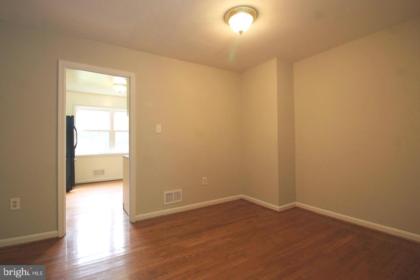 COURTHOUSE SQUARE - Residential Lease