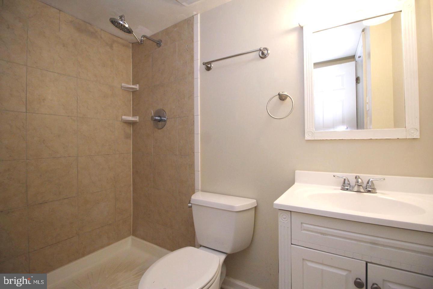 COURTHOUSE SQUARE - Residential Lease