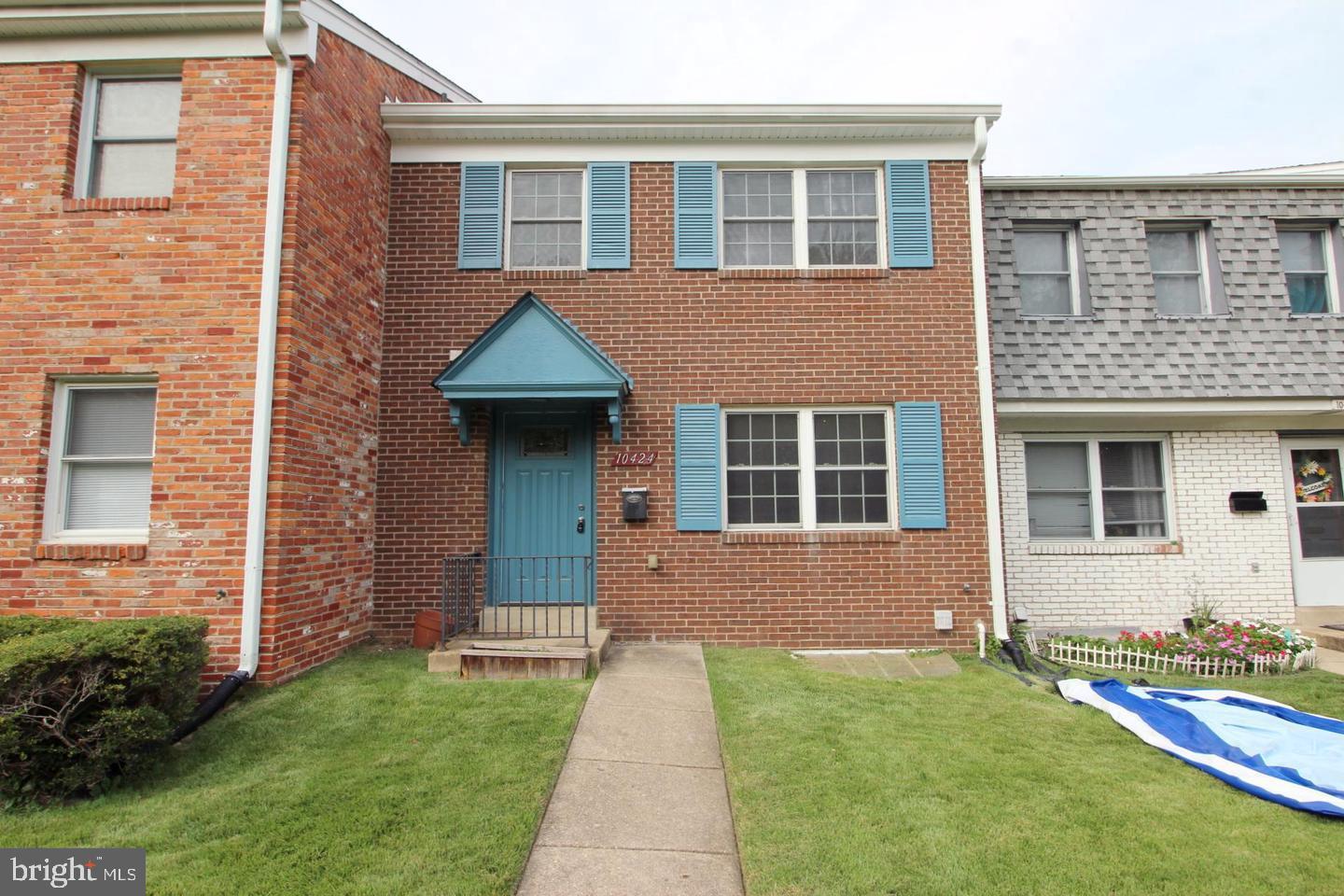 COURTHOUSE SQUARE - Residential Lease