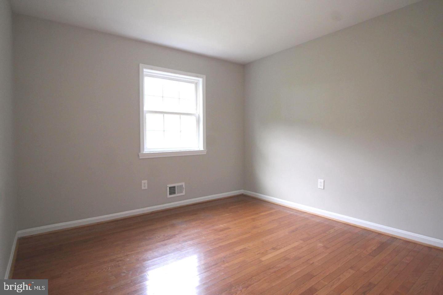 COURTHOUSE SQUARE - Residential Lease