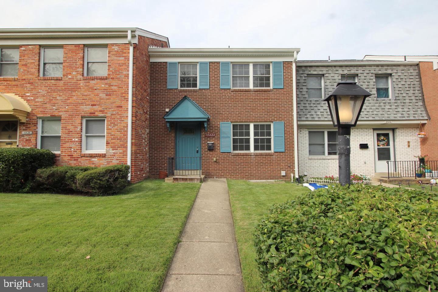 COURTHOUSE SQUARE - Residential Lease